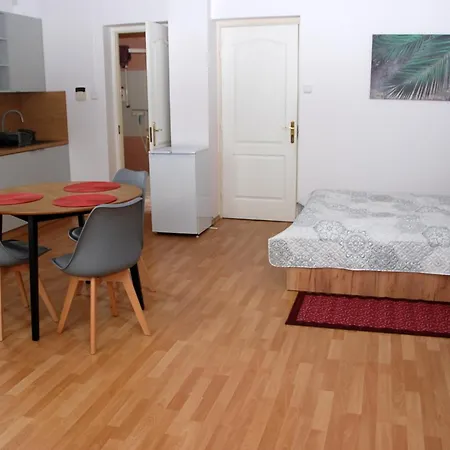 Beautiful With Terrace In Near Forest Appartement *