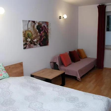 Apartman Beautiful With Terrace In Near Forest Varsó